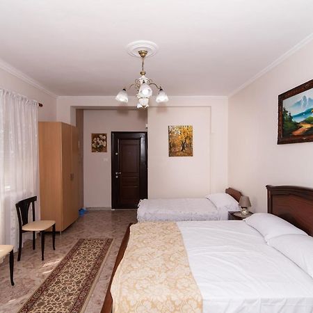 Erla'S Apartment Tirana Bagian luar foto