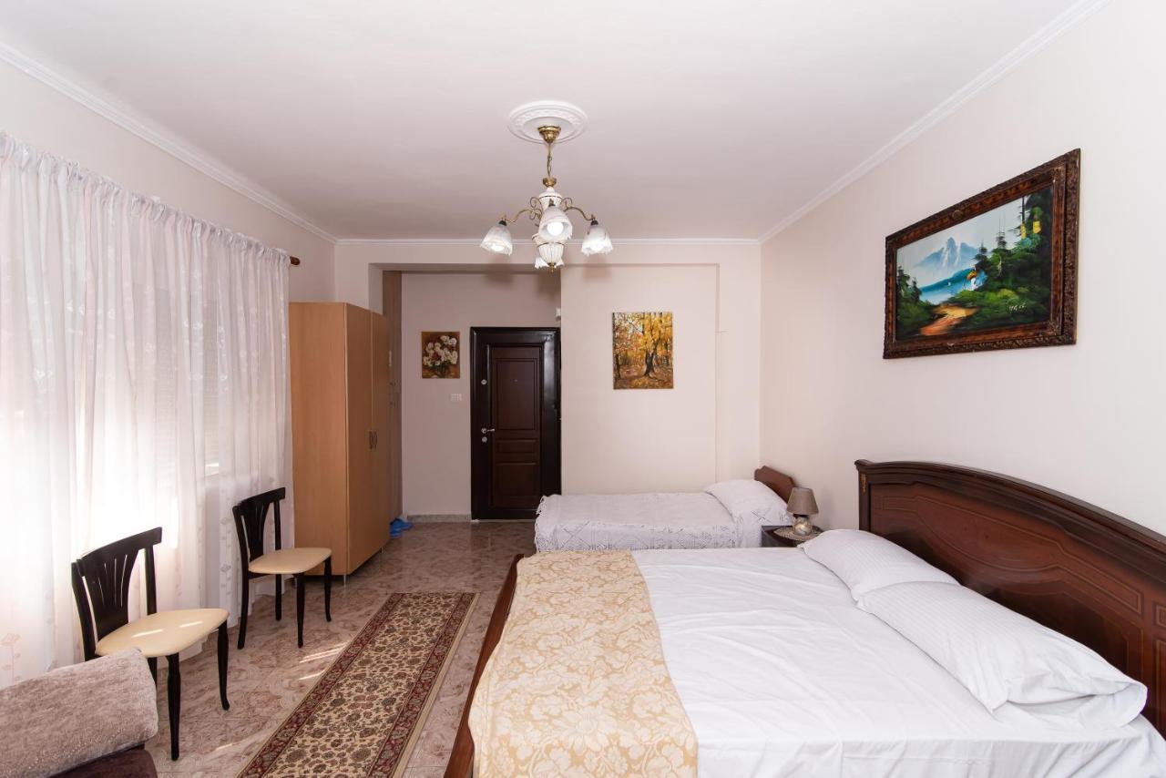 Erla'S Apartment Tirana Bagian luar foto