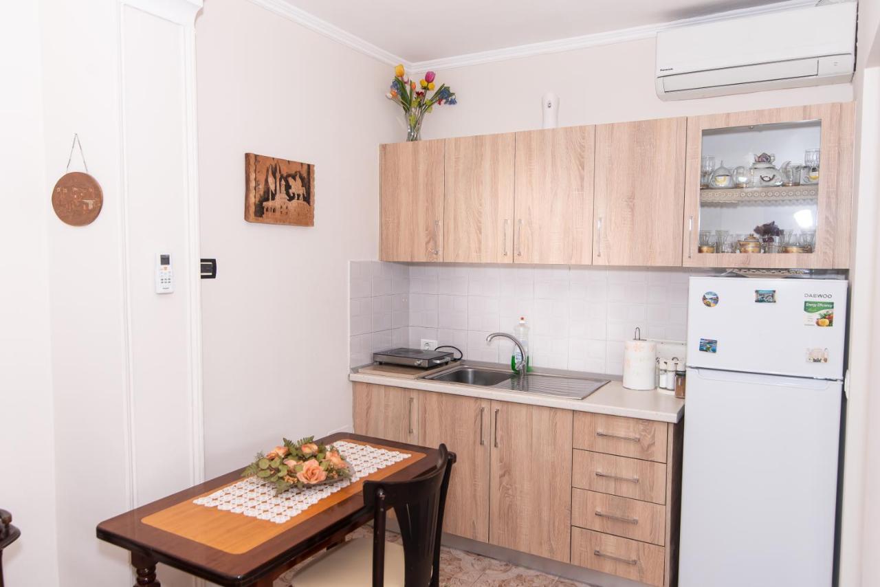 Erla'S Apartment Tirana Bagian luar foto