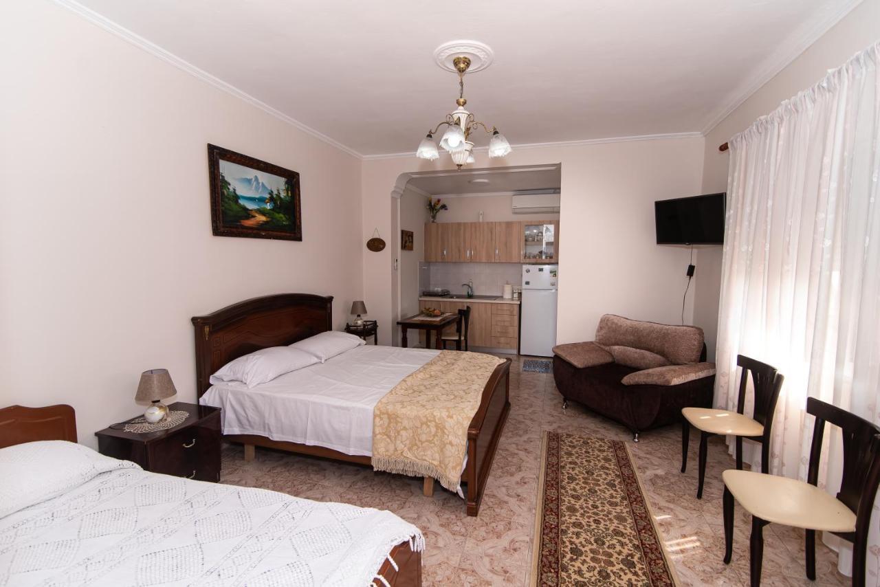 Erla'S Apartment Tirana Bagian luar foto
