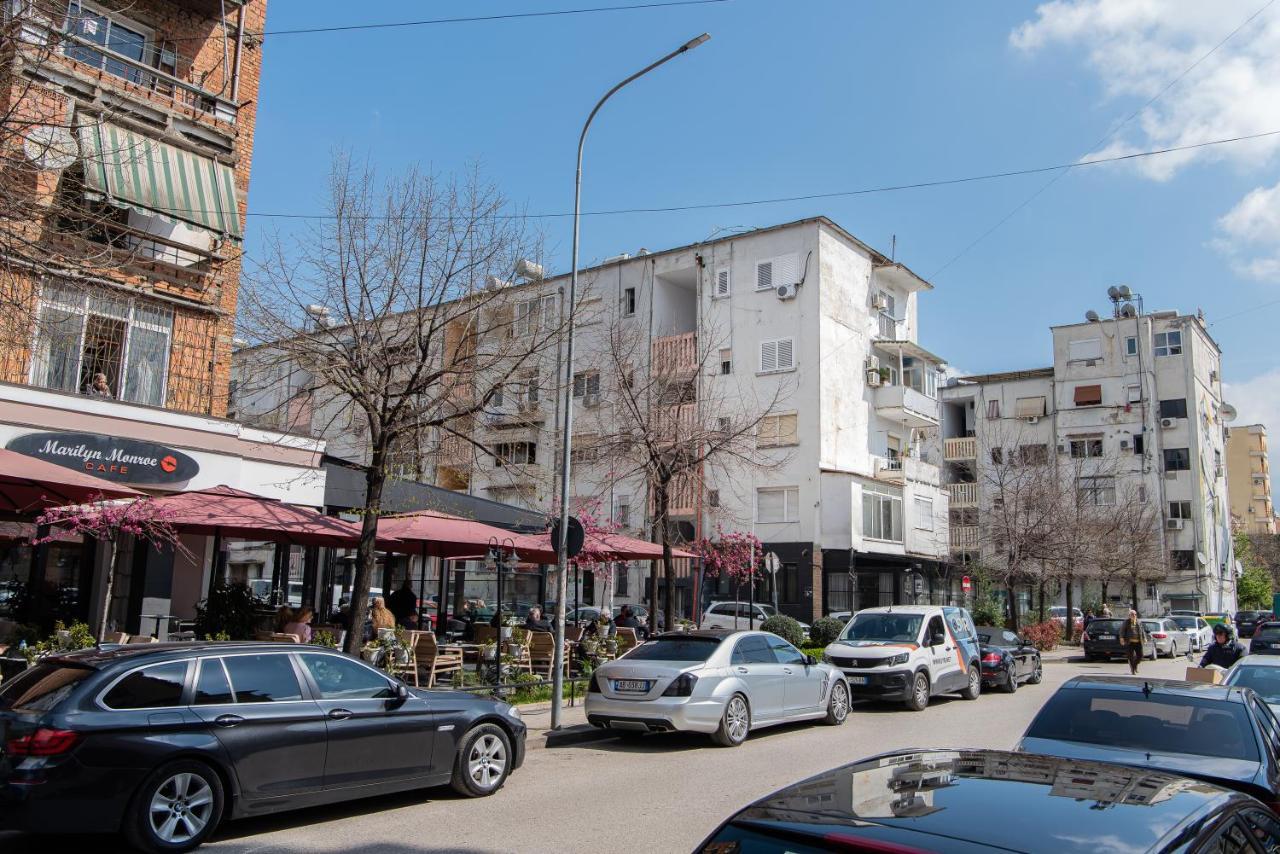 Erla'S Apartment Tirana Bagian luar foto